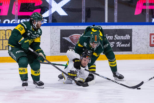 AIKs Jordan Bellerive och Björklövens Martin Fransson