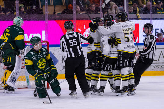 AIKs Jordan Bellerive jublar