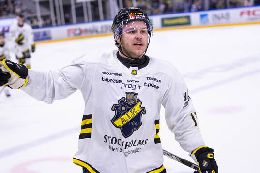 AIKs Jordan Bellerive jublar