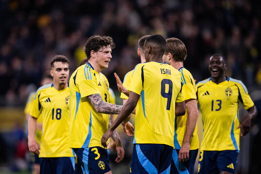 Victor Nilsson Lindelöf and Alexander Isak of Sweden
