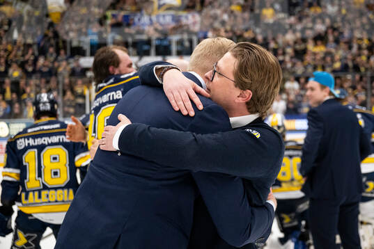 HV71s tränare Anton Blomqvist och sportchef Björn