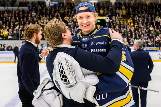 HV71s sportchef Björn Liljanderoch målvakt Olof Glifford