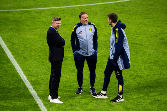 Head coach Jon Dahl Tomasson and assistant coach Remy