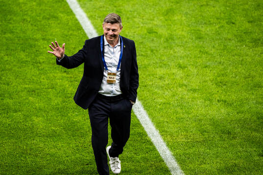 Head coach Jon Dahl Tomasson of Sweden