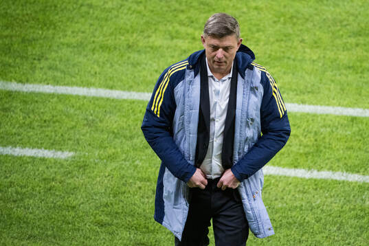 Head coach Jon Dahl Tomasson of Sweden