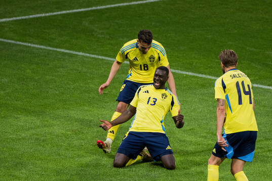 Ken Sema celebrate with Yasin Ayari, and Anton Salétros of