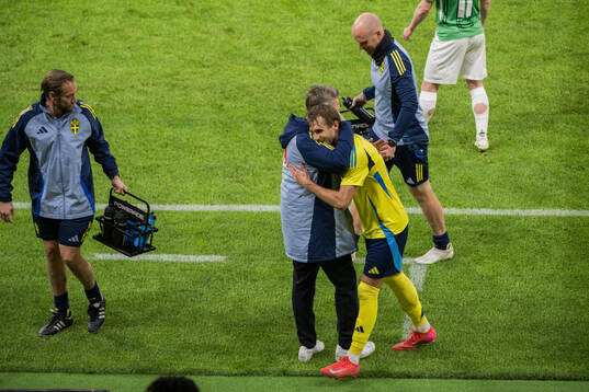Benjamin Nygren and head coach Jon Dahl Tomasson of Sweden
