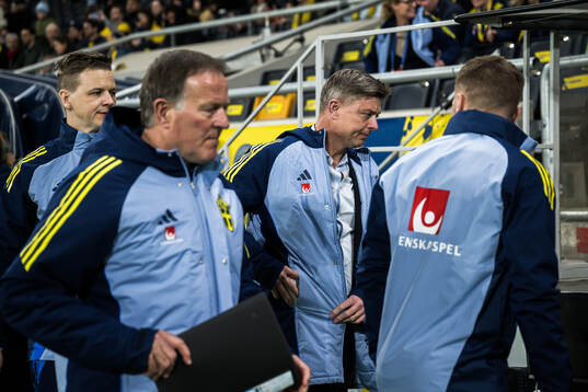 Head coach Jon Dahl Tomasson of Sweden
