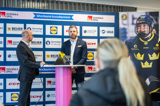 Media Manager Stefan Ladhe and Ulf Lundberg, Head Coach of