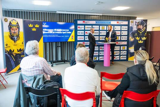 Media Manager Stefan Ladhe and General Manager Anders