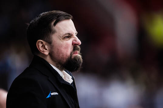 Kalmars Kalmars tränare Viktor Tuurala deppar