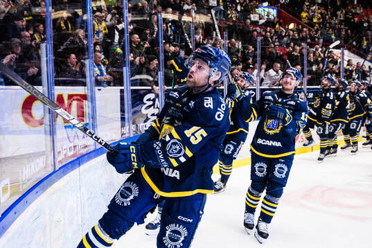 Södertäljes Albin Carlson jublar