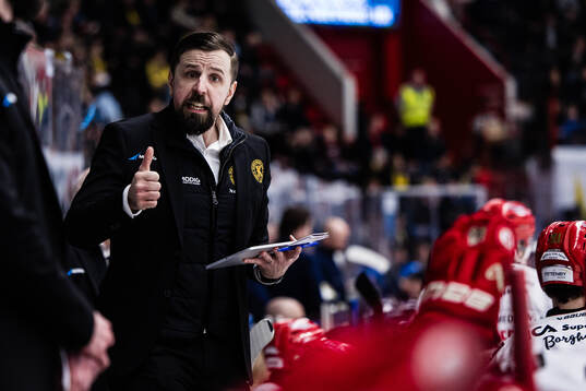 Kalmars tränare Viktor Tuurala reagerar