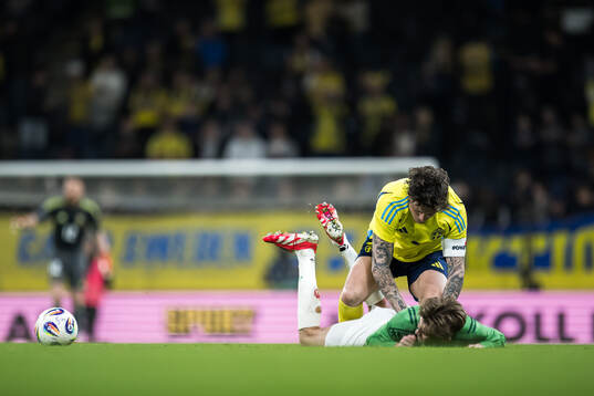 Victor Nilsson Lindelöf of Sweden and Isaac Price of