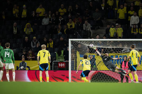 Viktor Johansson of Sweden and Isaac Price of Northern