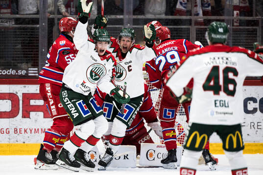 Frölundas Jacob Peterson och Max Friberg jublar