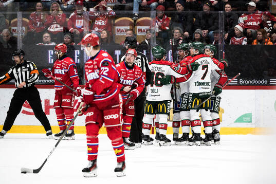 Frölundas Arttu Ruotsalainen jublar
