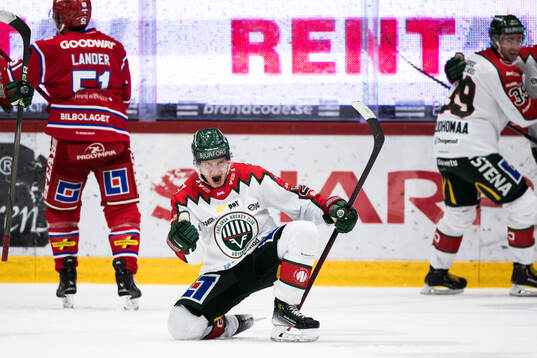 Frölundas Arttu Ruotsalainen jublar