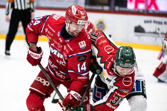 Timrås Emil Pettersson och Frölundas Nicklas Lasu