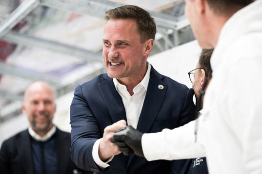 Frölundas tränare Roger Rönnberg jublar