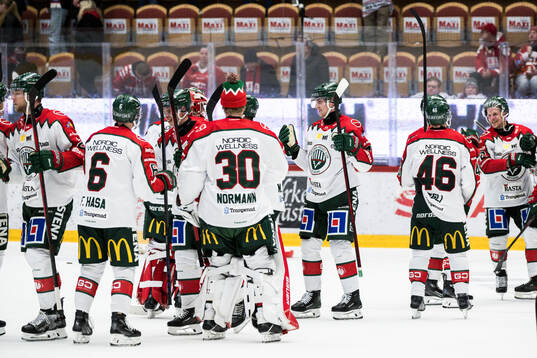 Frölundas spelare jublar