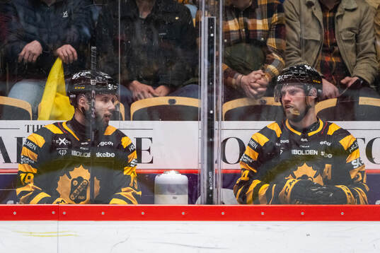 Skellefteås Martins Dzierkals och Oscar Lindberg i