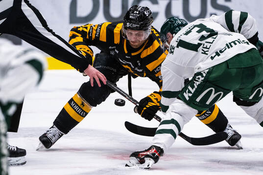 Skellefteås Oscar Lindberg och Färjestads Joel Kellman