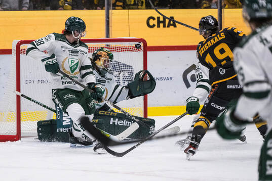 Skellefteås Martins Dzierkals gör 3-1 bakom Färjestads