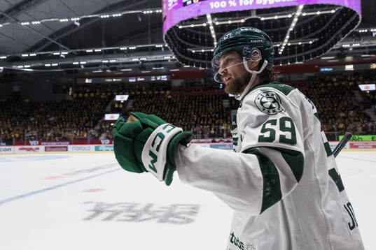 Färjestads Linus Johansson jublar