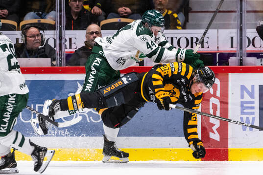 Färjestads Quinn Schmiemann och Skellefteås Anton