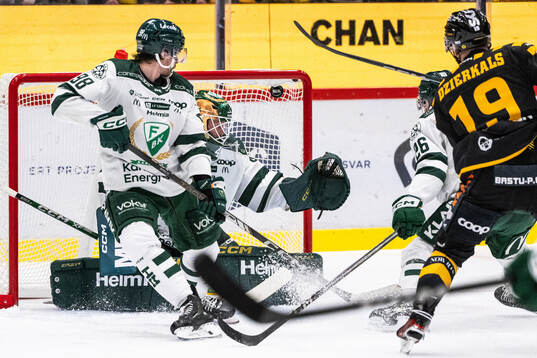 Skellefteås Martins Dzierkals gör 3-1 på Färjestads