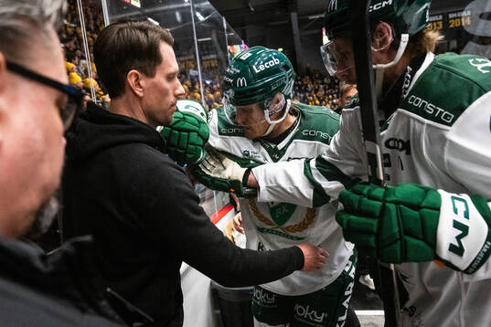 Färjestads Magnus Nygren har ont