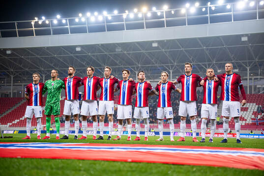 Players of Norway line up