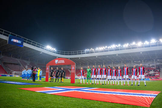 Players of Norway line up