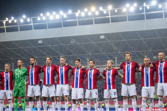 Players of Norway line up