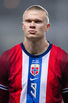 Erling Braut Haaland of Norway line up
