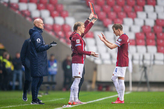 Head coach Ståle Solbakken, Marcus Holmgren Pedersen and