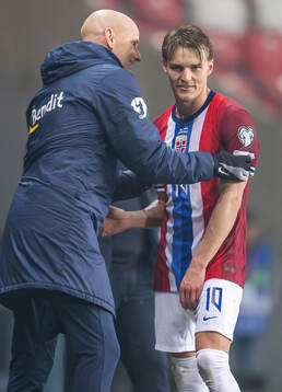Head coach Ståle Solbakken and Martin Ødegaard of Norway