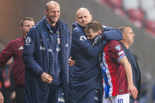 Head coach Ståle Solbakken and Martin Ødegaard of Norway