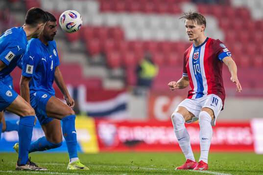 Raz Shlomo of Israel and Martin Ødegaard of Norway