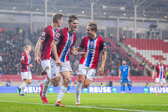 David Møller Wolfe of Norway celebrates with teammate