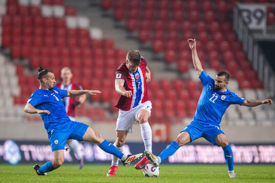 Sean Goldberg of Israel, Alexander Sørloth of Norway and