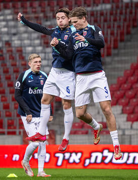 Patrick Berg and David Møller Wolfe of Norway warm up