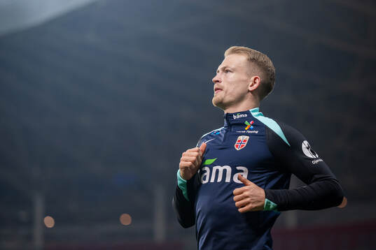 Andreas Hanche-Olsen of Norway warms up
