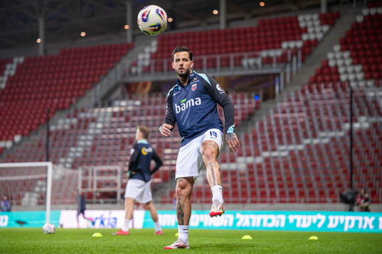 Aron Dønnum of Norway warms up