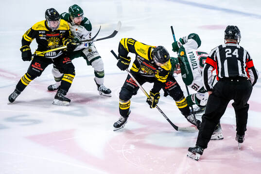 Vimmerbys Jakob Karlsson och Tingsryds Artturi Toivola