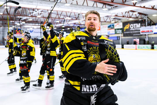 Vimmerbys målvakt Robin Christoffersson jublar