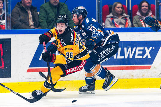 Luleås Pontus Andreasson och Växjös Dylan McLaughlin
