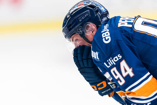 Växjös Joel Persson har ont