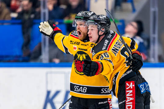 Luleås Brendan Shinnimin och Pontus Andreasson jublar